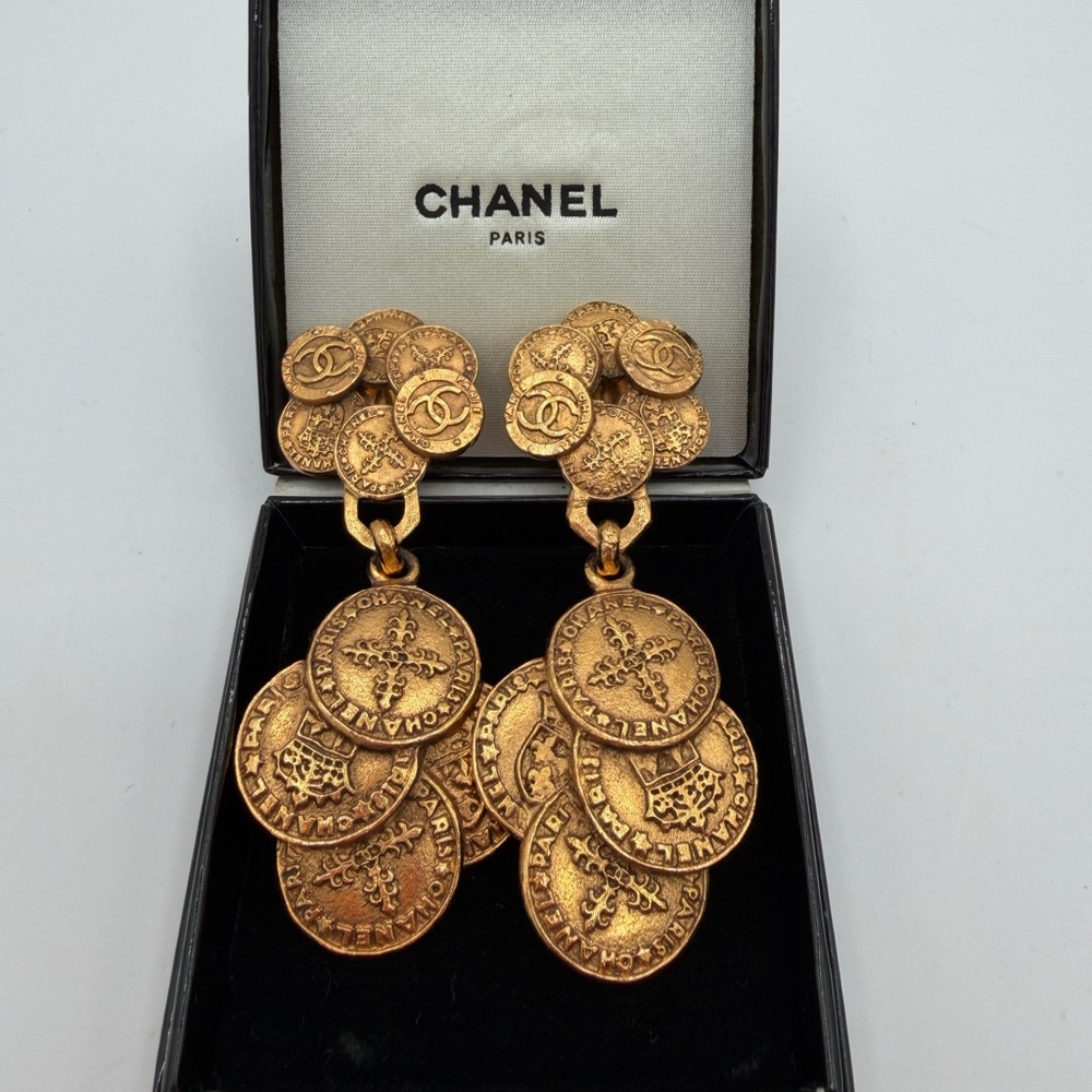 CHANEL Gold Metal Coin Medallion Drop Earrings, Signed 28 - Picture 14 of 14